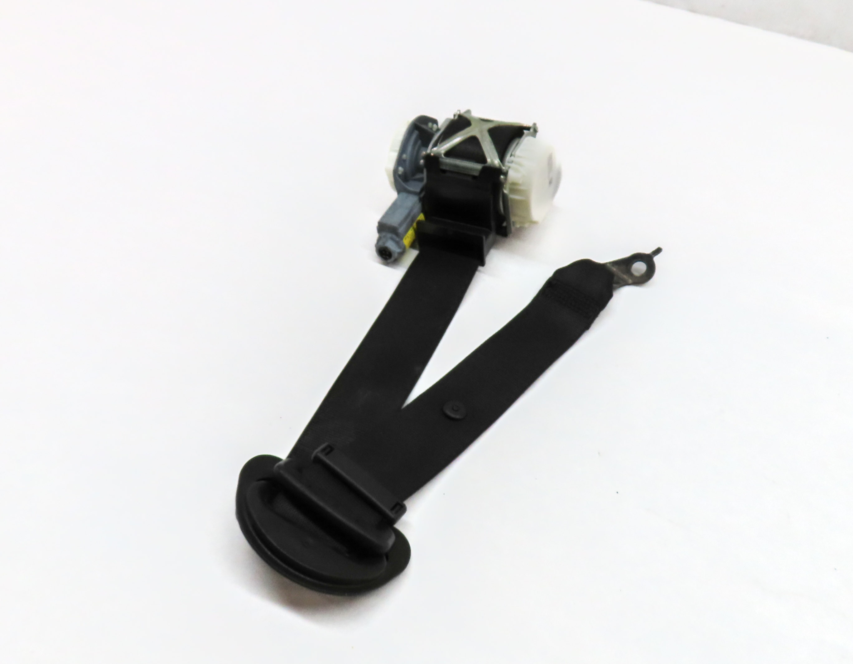2012-2014 BMW 320i 328i 335i (F30) SEDAN RIGHT FRONT SEATBELT RETRACTOR (BLACK) — exact item pictured